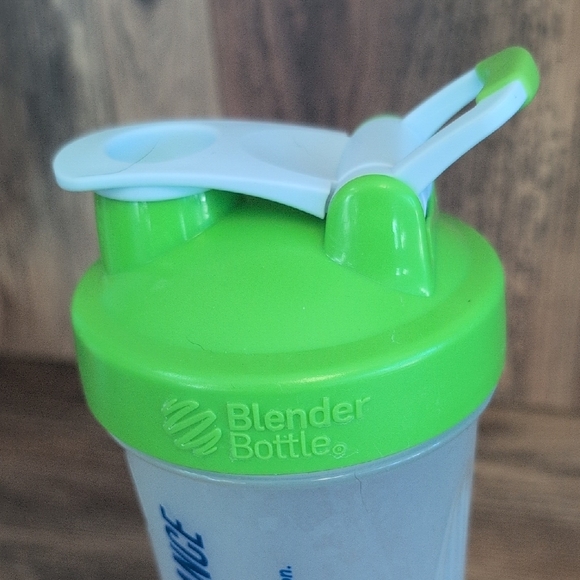 Blender Bottle Classic with Loop 28 oz Plastic Shaker AA12 - Picture 2 of 6